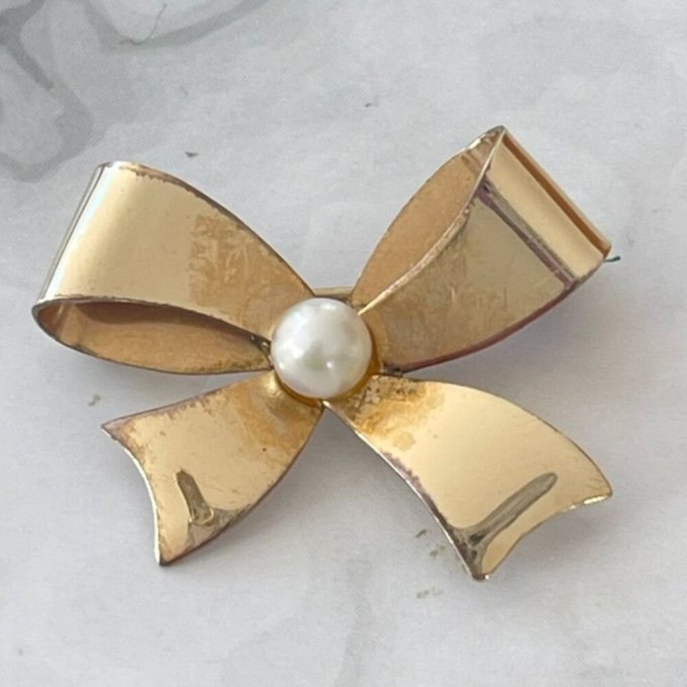 WRE 1/20 12K Gold Filled Bow Brooch with Cultured Pearl